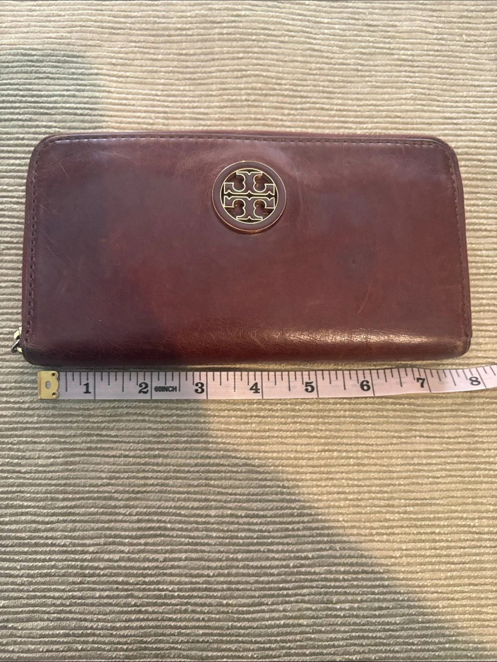 Tory Burch Brown Leather Zip Wallet with Gold Logo - Picture 6 of 7